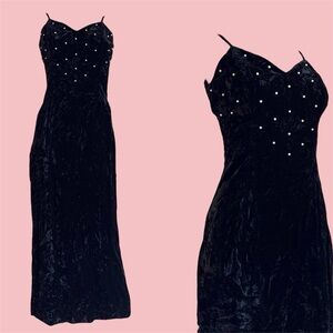 Vintage ‘Positively ELLYN’ black velvety party gown